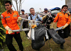 Video: Thợ lặn trục vớt hộp đen máy bay AirAsia
