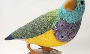 Cô gái ghép hình từ đá đẹp đến từng chi tiết