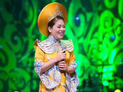 NTK Lan Hương với chiếc áo dài đặc biệt cho nữ ca sỹ Anh Thơ