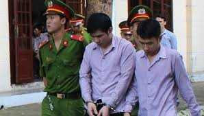 2 con vác dao giải quyết địch thủ cho cha