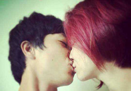 Lộ ảnh Công Phượng khóa môi Hòa Minzy