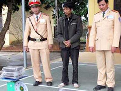 Bắt tài xế chở hơn một tấn thuốc nổ