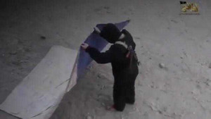 Xem chiến binh Hồi giáo dùng 'độc chiêu' tàng hình trước máy bay không người lái