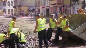 Tổng hợp những tai nạn nghề nghiệp bi hài nhất