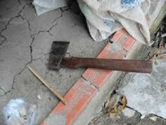 Mâu thuẫn gia đình, dùng búa sát hại vợ con