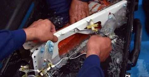 Vớt được hộp đen thứ 2, ghi âm buồng lái máy bay AirAisa