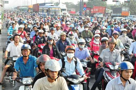 Container 'đại náo' xa lộ Hà Nội, giao thông hỗn loạn