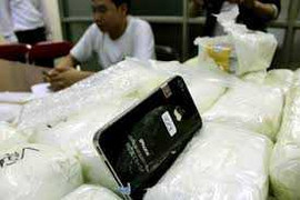 Cận cảnh 500 điện thoại di động lậu ngụy trang tinh vi