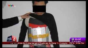 Buôn lậu bằng cách dán 94 iPhone trên người