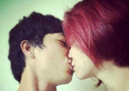 Công Phượng hôn Hòa Minzy: Bầu Đức lắc đầu không can thiệp