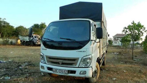 Kiểm lâm bị bắt khi đi giấu gỗ tang vật