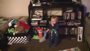 Em bé nhún nhảy theo nhạc ngộ nghĩnh