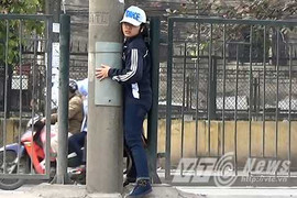 Cận cảnh những kiểu sang đường kỳ quái ở Hà Nội