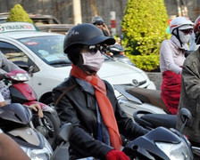 Sài Gòn lạnh nhất 10 năm nay, người dân co ro xuống phố