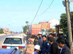 Giang hồ ‘giải vây’ xe quá tải, cản trở Thanh tra giao thông