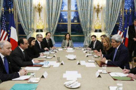 Pháp bắt 12 kẻ khủng bố trước khi Ngoại trưởng Mỹ tới thăm