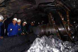 2 kẻ bịt mặt đánh gục cán bộ Cty than Uông Bí