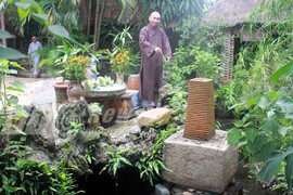 Kỳ dị chuyện hòn đá khiến mấy chục người bị ‘giật’ như điện