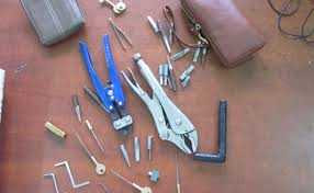 Nhóm 'đạo chích' hàng đêm tụ tập đi bẻ khóa