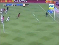 Cú đá phạt hài hước nhất lịch sử bóng đá