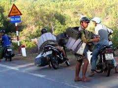 Táo tợn cướp thuốc lá lậu bị thu giữ rồi tẩu thoát