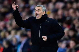 Mourinho dùng Falcao, Di Maria 'xỉa xói' Man Utd