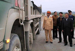 Chủ tịch tỉnh xuống đường, xe quá tải 'mất hút'