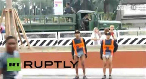 Cảnh sát Philippines mặc bỉm làm nhiệm vụ