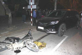 Nữ giáo viên tiếng Anh bị xe ô tô kéo lê 500m