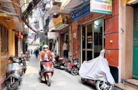 Một du khách bị cướp tài sản trước cửa khách sạn