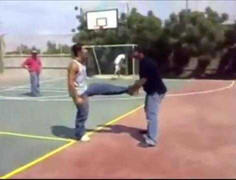 Nghịch dại nhào lộn thất bại, suýt gãy cổ