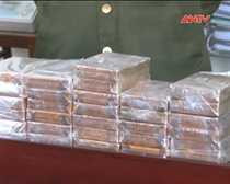 Bắt đối tượng vận chuyển 30 bánh heroin