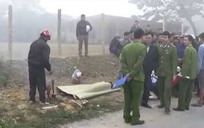 Phát hiện nam thanh niên tử vong bên chiếc xe máy