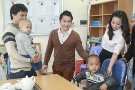 Trọng Tấn mang tiếng hát đến với bệnh nhi ung thư