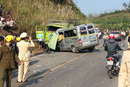 Tai nạn kinh hoàng ở Thanh Hóa, ít nhất 8 người chết tại chỗ