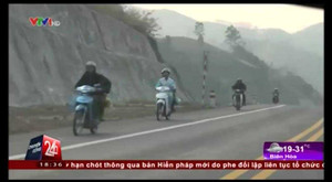 Xe máy, xe đạp ngang nhiên phóng trên cao tốc Nội Bài – Lào Cai