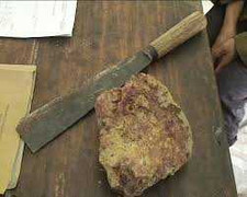 Gây sự với anh, đánh gục em gái