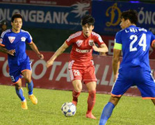 Công Vinh dự bị, B.Bình Dương thua trận cay đắng