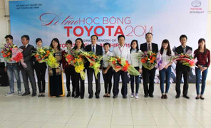 59 sinh viên tài năng nhận học bổng 236 triệu đồng