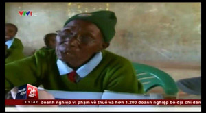 Học sinh tiểu học 90 tuổi