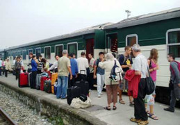 Tạm ngừng chạy 2 tàu tuyến Hà Nội - Lào Cai