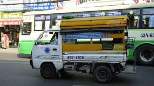 Xuất hiện xe buýt 'lạ' 10 chỗ tại TP.HCM