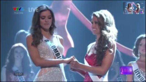 Clip: Phút đăng quang của Hoa hậu Hoàn vũ 2015