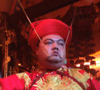 Buổi biểu diễn kinh dị: Mảnh sành rạch lưỡi, dùi nhọn xuyên má