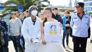 Trung Quốc: Em gái 'bán thân' cứu anh trai