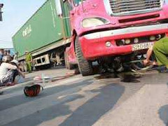 TP.HCM: Lọt vào gầm container, một phụ nữ bị cán chết