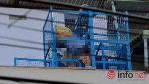 Người đàn ông chết trong thang máy