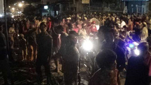 Xe tải 'càn quét' 7 ngôi nhà, ít nhất 1 người chết