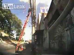 Kinh hoàng cảnh điện cao thế phát nổ khi đang sửa chữa