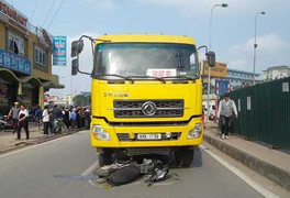 Hà Nội: Cô giáo mầm non chết thảm dưới gầm xe tải